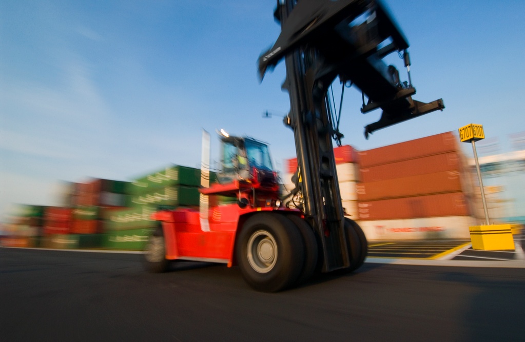 Chariots pour la manutention de conteneurs pleins