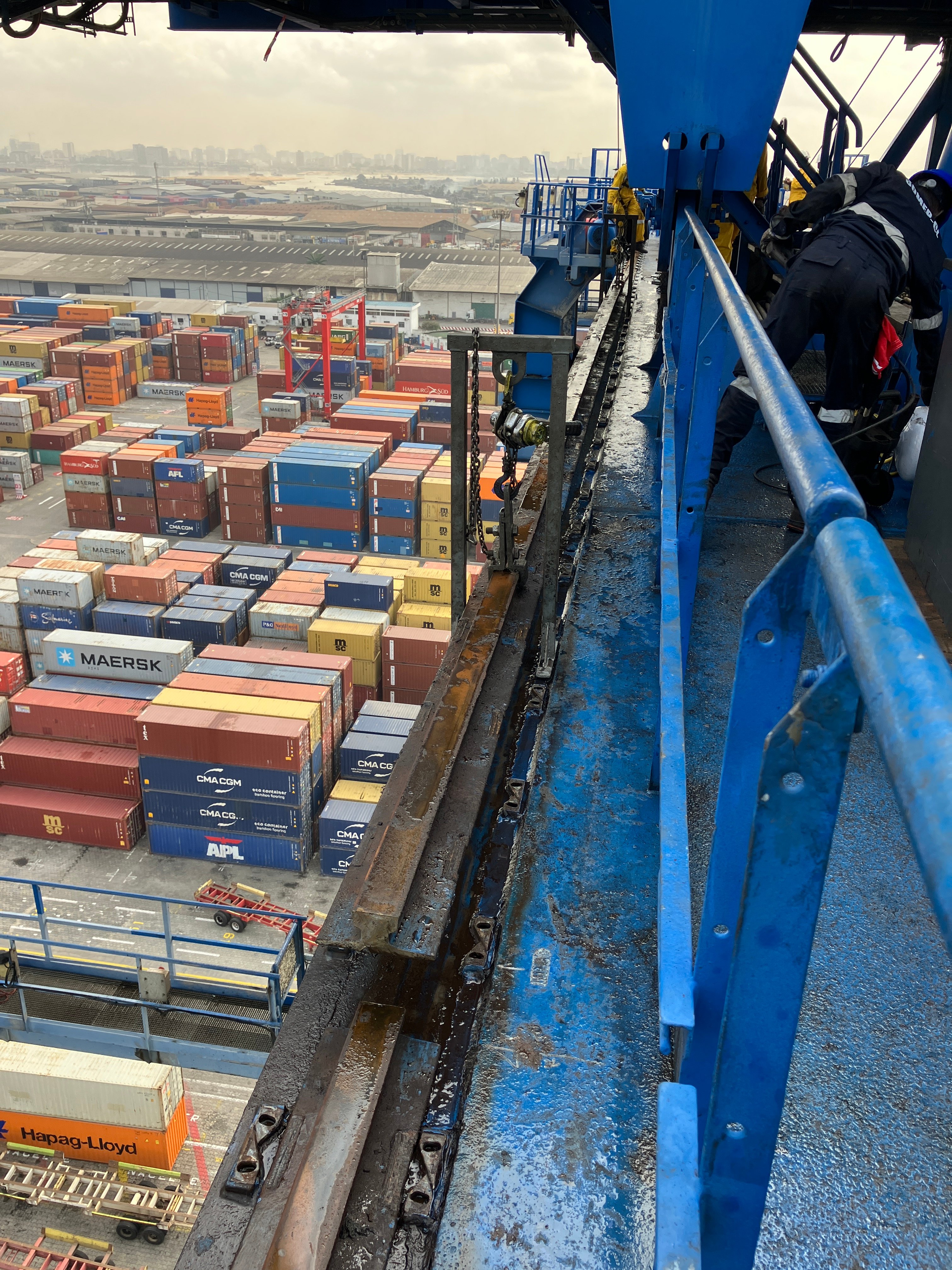 Kalmar et AGL collaborent sur un projet de réparation et de rénovation de grue STS à Abidjan.