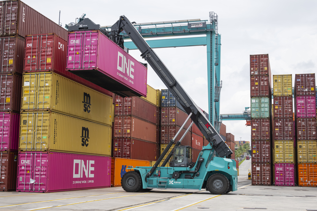 Kalmar Gloria Reachstacker - Superterminais Customer case (4)